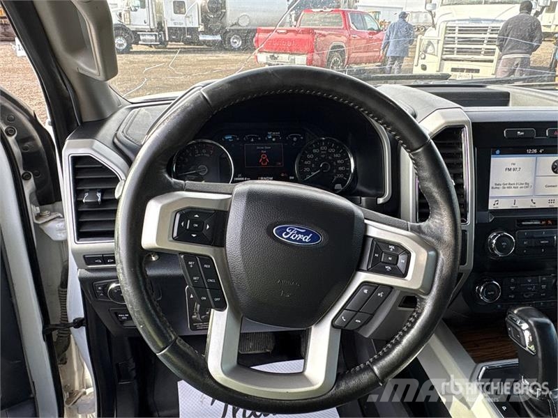 Ford F-150 Lariat 4x4 Crew Cab Pickup Muu