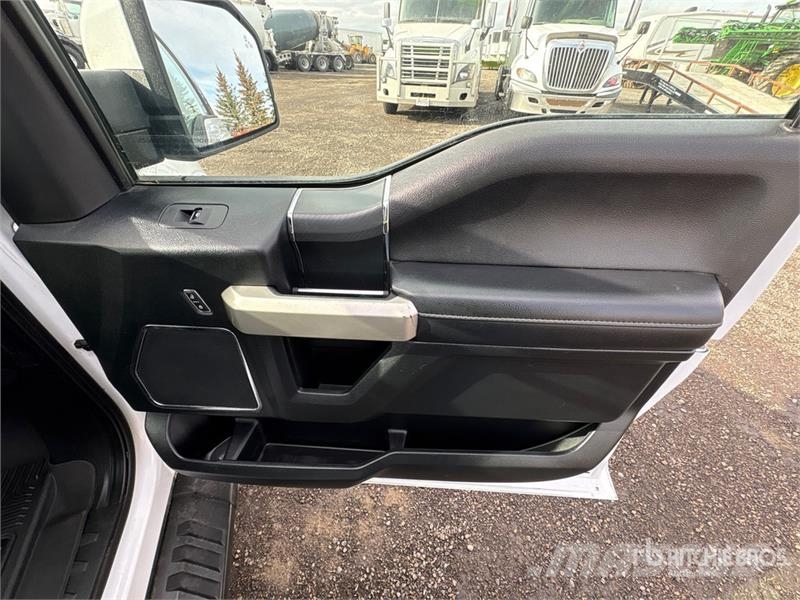 Ford F-150 Lariat 4x4 Crew Cab Pickup Muu