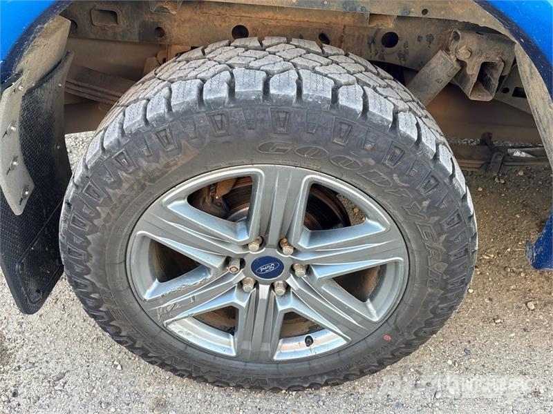 Ford F-150 Lariat 4x4 Crew Cab Pickup Други