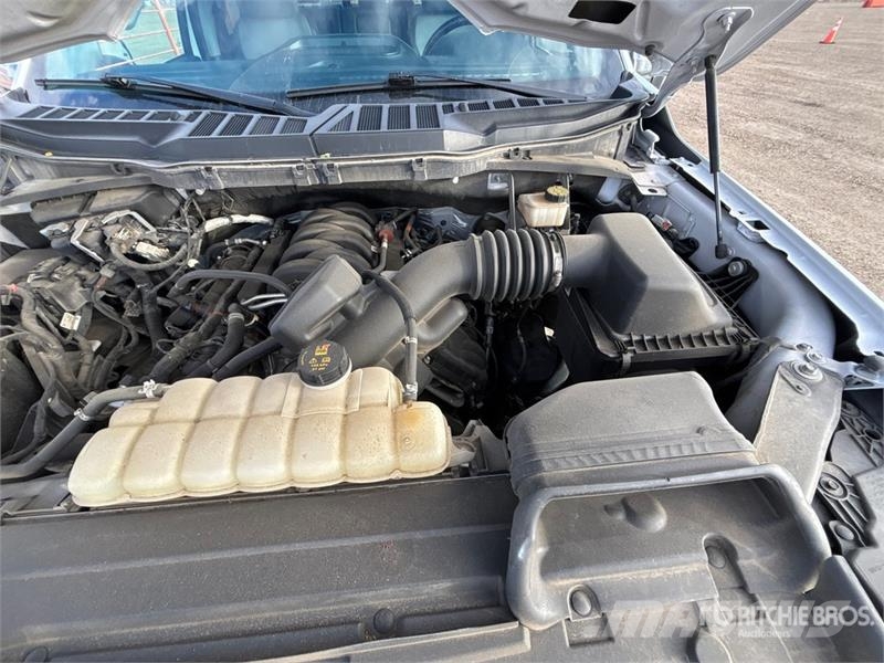 Ford F-150 Lariat 4x4 Crew Cab Pickup أخرى