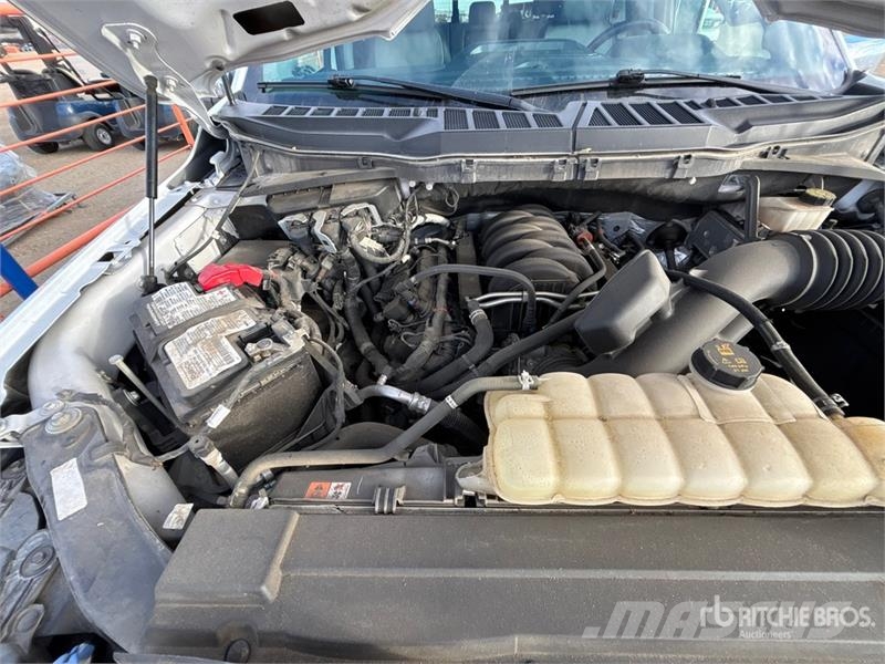 Ford F-150 Lariat 4x4 Crew Cab Pickup أخرى
