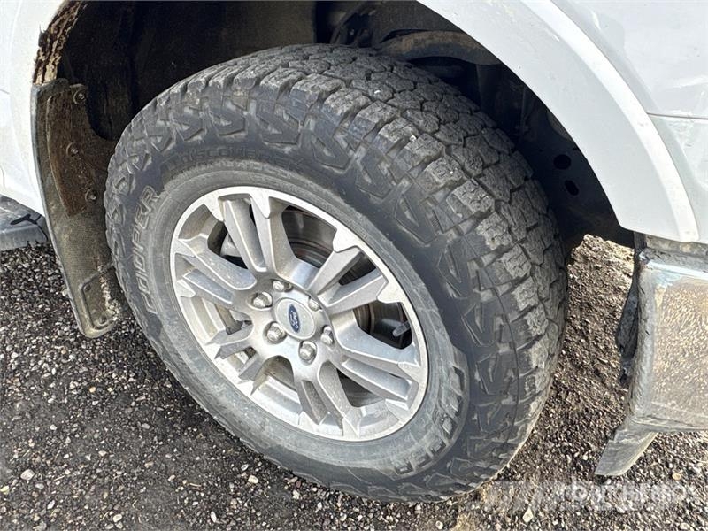 Ford F-150 Lariat 4x4 Crew Cab Pickup Muu