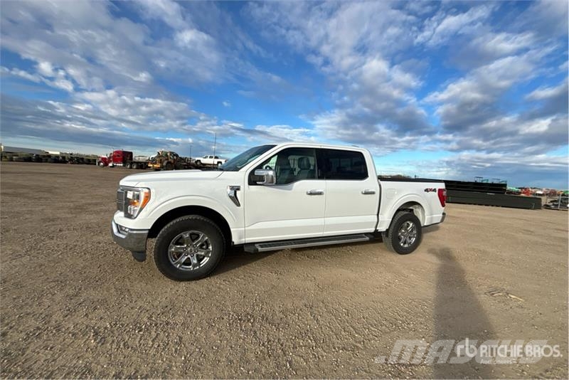 Ford F-150 Lariat 4x4 Crew Cab Pickup أخرى