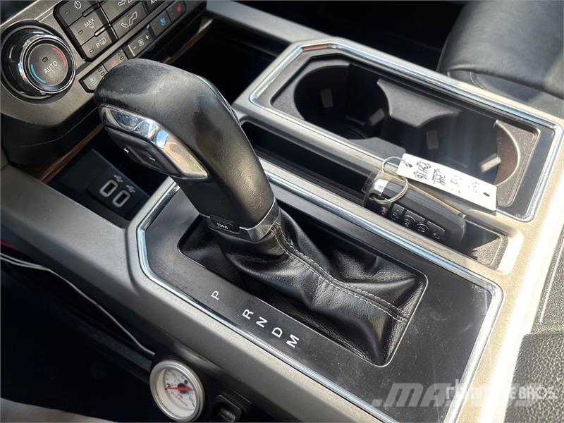 Ford F-150 Lariat 4x4 Crew Cab Pickup Прочие фургоны