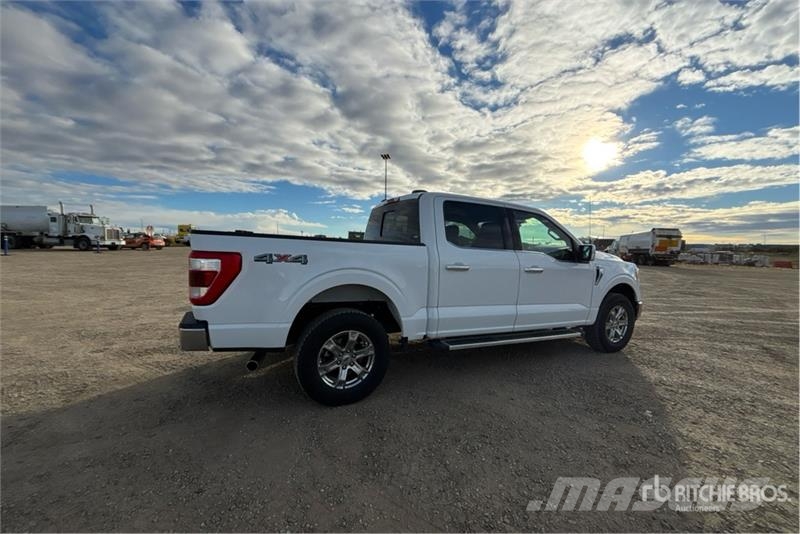 Ford F-150 Lariat 4x4 Crew Cab Pickup أخرى