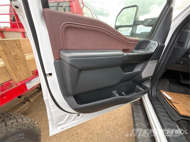 Ford F-150 Lariat 4x4 Crew Cab Pickup Ostalo