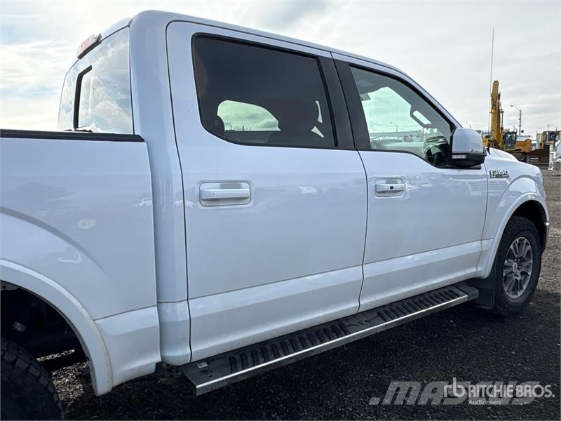 Ford F-150 Lariat 4x4 Crew Cab Pickup Muu
