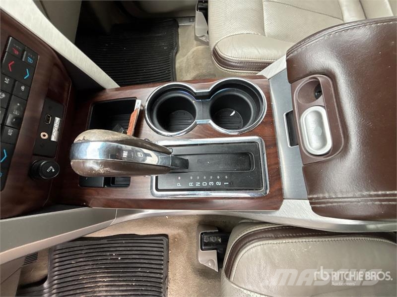 Ford F-150 Platinum 4x4 Crew Cab Pickup Furgoni altro