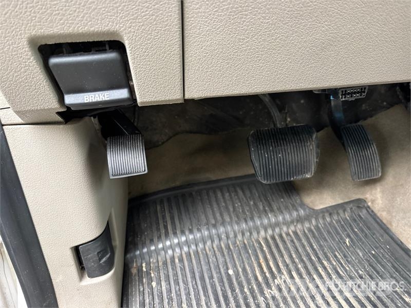 Ford F-150 Platinum 4x4 Crew Cab Pickup Furgoni altro