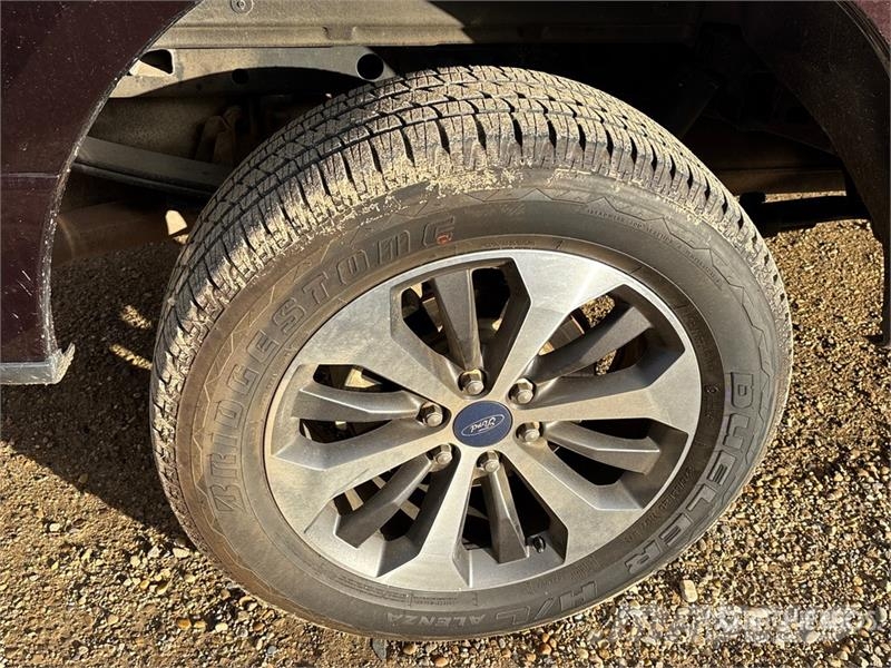 Ford F-150 STX 4x4 Crew Cab Pickup Egyéb