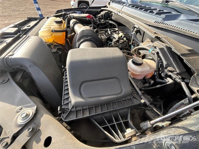 Ford F-150 STX 4x4 Crew Cab Pickup Egyéb