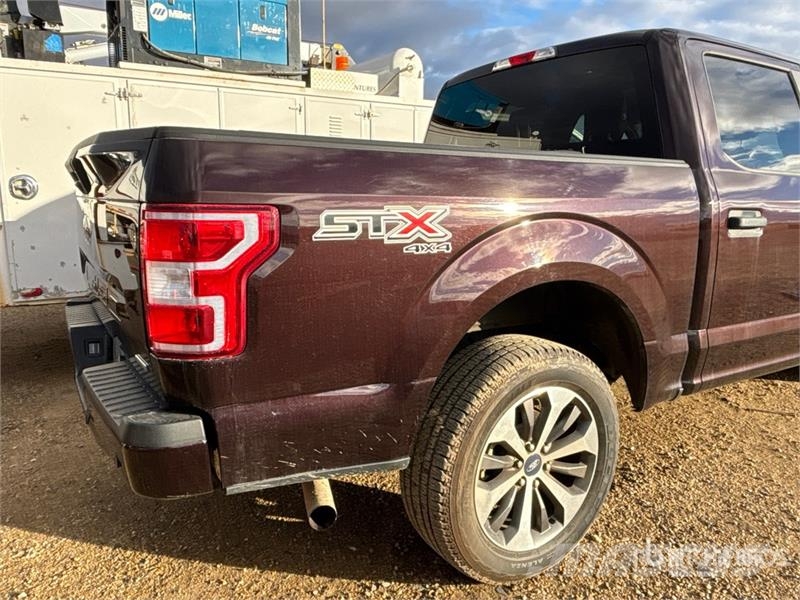 Ford F-150 STX 4x4 Crew Cab Pickup Egyéb