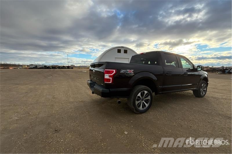 Ford F-150 STX 4x4 Crew Cab Pickup Egyéb