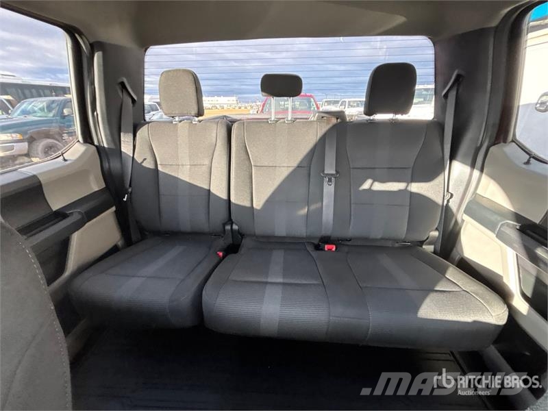 Ford F-150 STX 4x4 Crew Cab Pickup Egyéb