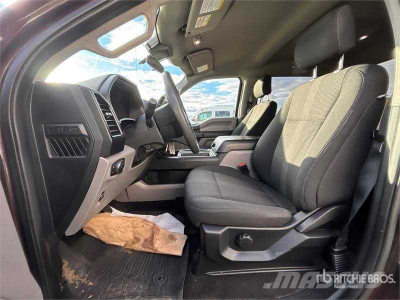 Ford F-150 STX 4x4 Crew Cab Pickup Egyéb