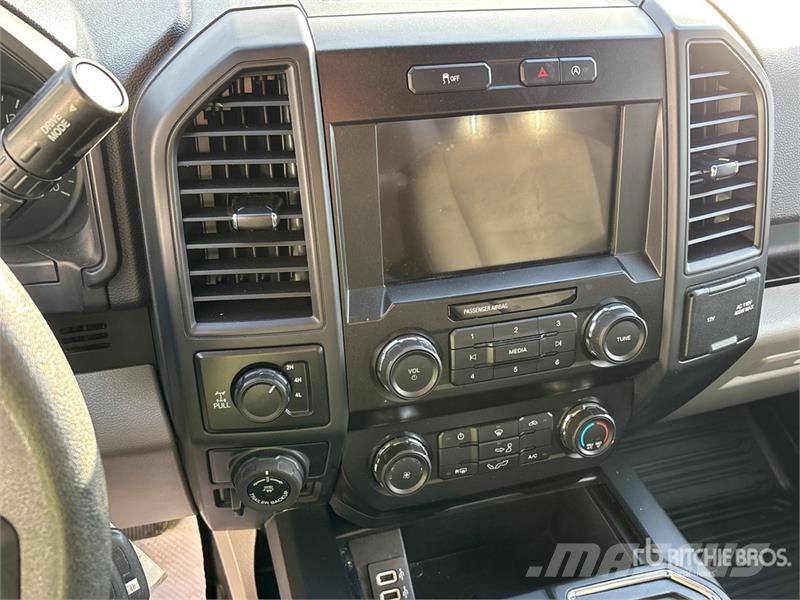 Ford F-150 STX 4x4 Crew Cab Pickup Egyéb