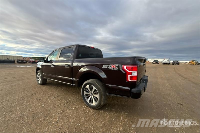 Ford F-150 STX 4x4 Crew Cab Pickup Egyéb