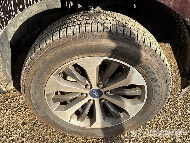 Ford F-150 STX 4x4 Crew Cab Pickup Egyéb