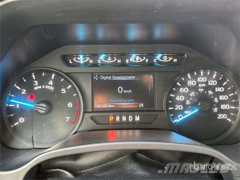 Ford F-150 STX 4x4 Crew Cab Pickup Egyéb