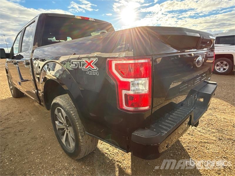 Ford F-150 STX 4x4 Crew Cab Pickup Egyéb