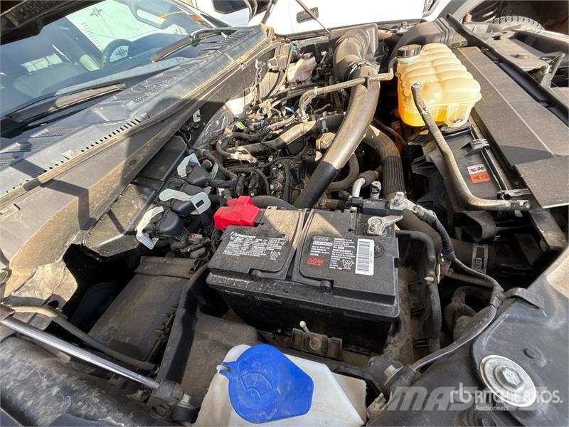 Ford F-150 STX 4x4 Crew Cab Pickup Egyéb