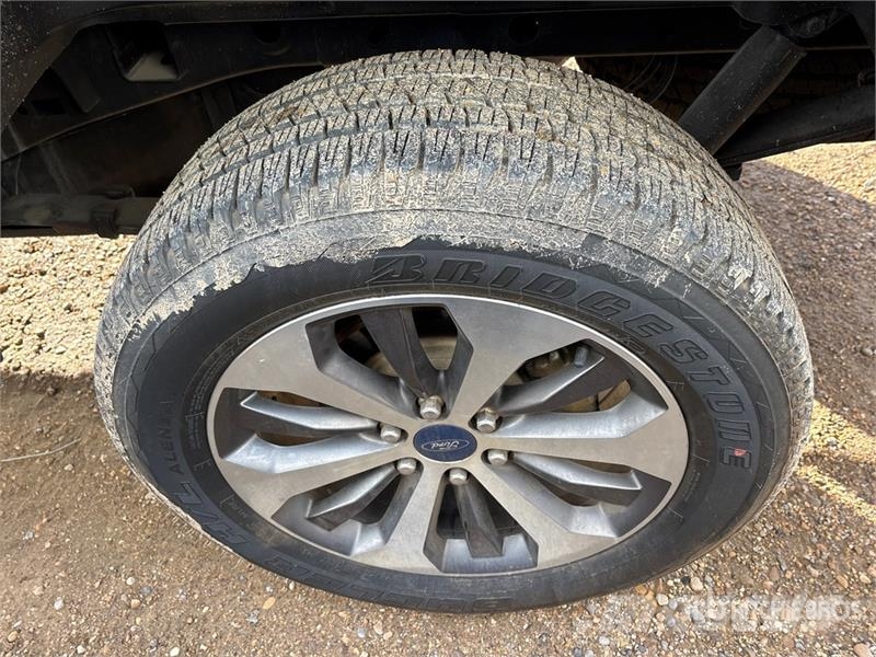 Ford F-150 STX 4x4 Crew Cab Pickup Egyéb