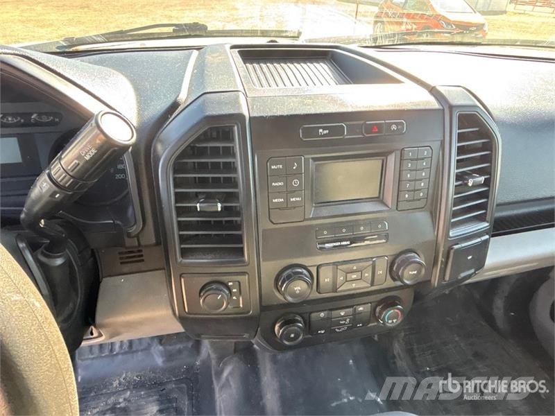 Ford F-150 XL 4x4 Crew Cab Pickup أخرى
