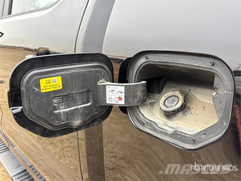 Ford F-150 XL 4x4 Crew Cab Pickup أخرى