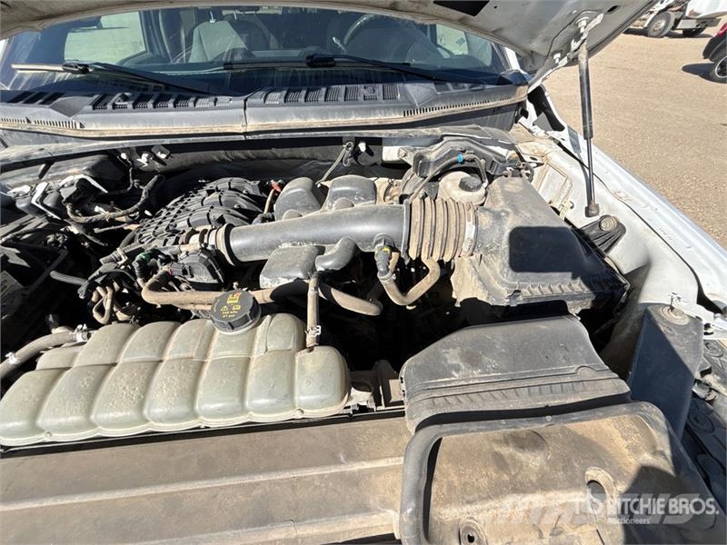 Ford F-150 XL 4x4 Crew Cab Pickup أخرى