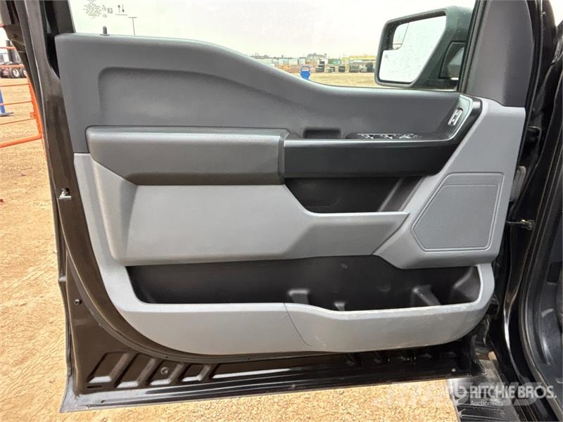 Ford F-150 XL 4x4 Crew Cab Pickup أخرى