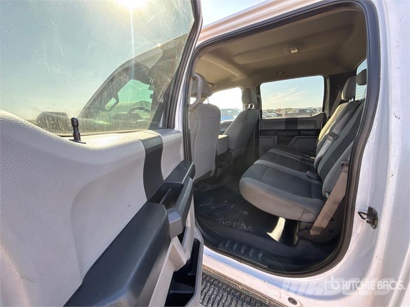 Ford F-150 XL 4x4 Crew Cab Pickup أخرى