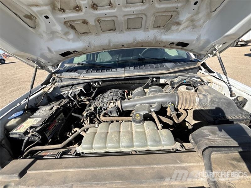 Ford F-150 XL 4x4 Crew Cab Pickup أخرى