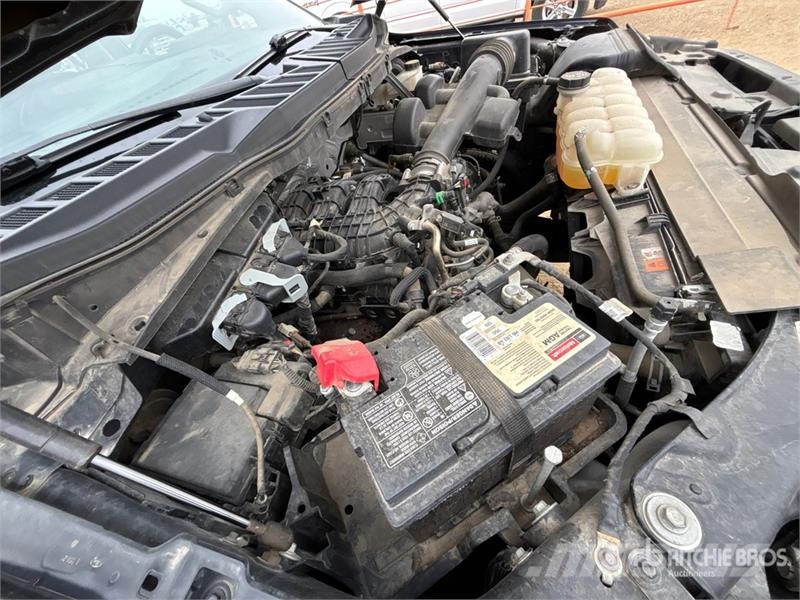 Ford F-150 XL 4x4 Crew Cab Pickup أخرى