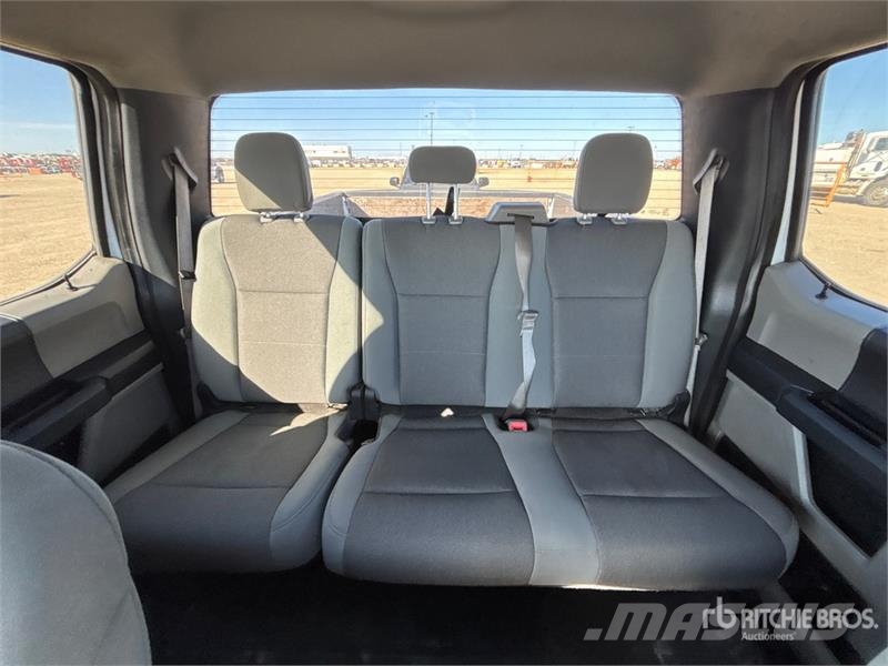Ford F-150 XL 4x4 Crew Cab Pickup أخرى
