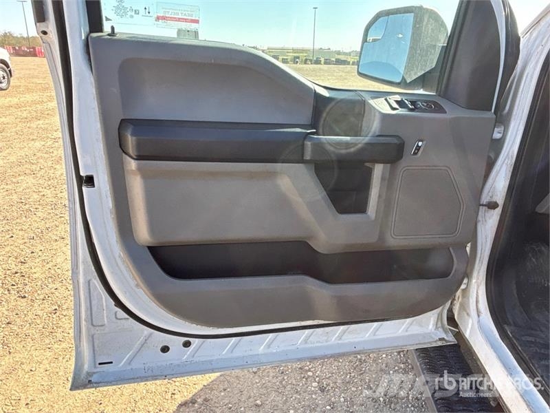 Ford F-150 XL 4x4 Crew Cab Pickup أخرى