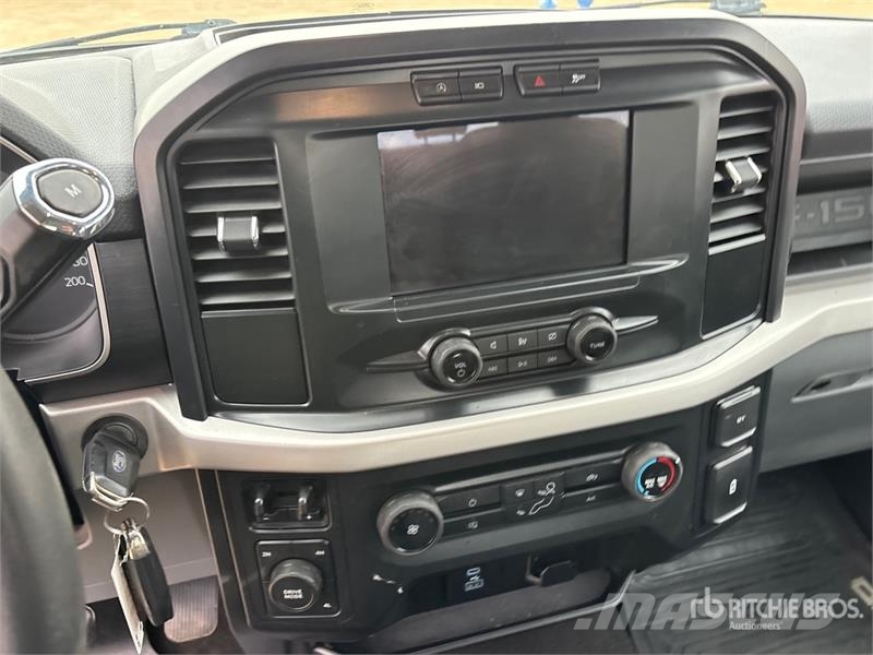 Ford F-150 XL 4x4 Crew Cab Pickup أخرى