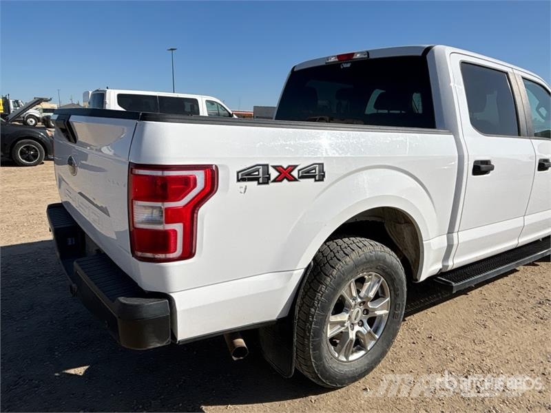 Ford F-150 XL 4x4 Crew Cab Pickup أخرى