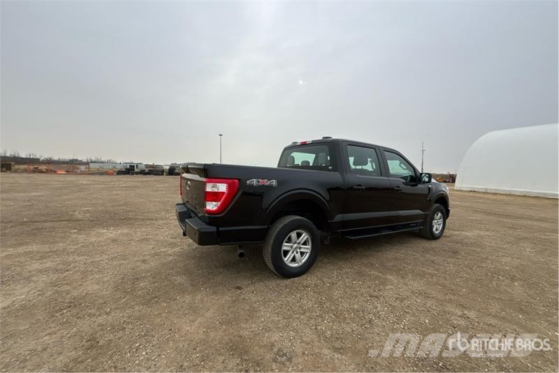 Ford F-150 XL 4x4 Crew Cab Pickup أخرى