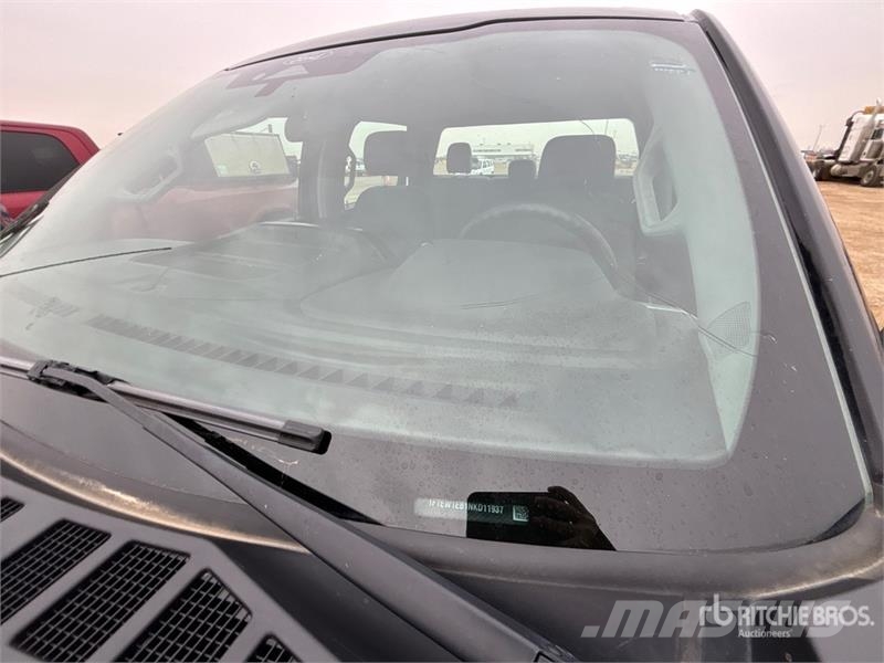 Ford F-150 XL 4x4 Crew Cab Pickup أخرى