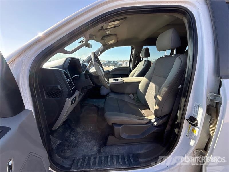 Ford F-150 XL 4x4 Crew Cab Pickup أخرى