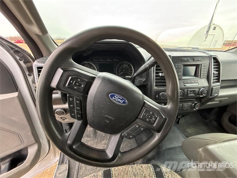 Ford F-150 XLT 4x2 Crew Cab Pickup أخرى