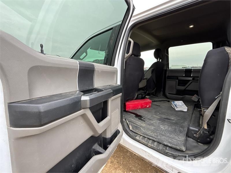 Ford F-150 XLT 4x2 Crew Cab Pickup أخرى