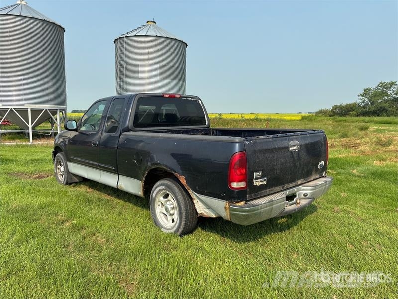 Ford F-150 XLT 4x2 Extended Cab Pickup Iné