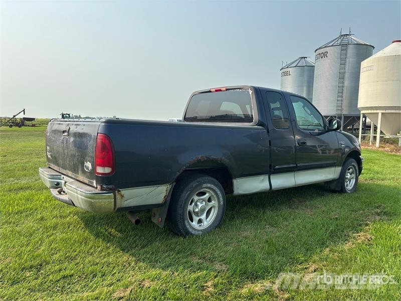 Ford F-150 XLT 4x2 Extended Cab Pickup Iné