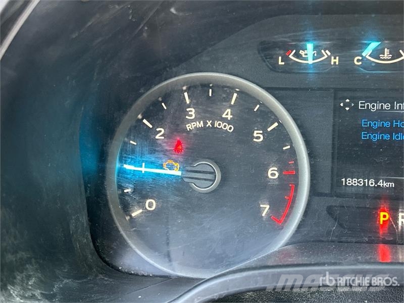 Ford F-150 XLT 4x4 Crew Cab Pickup أخرى