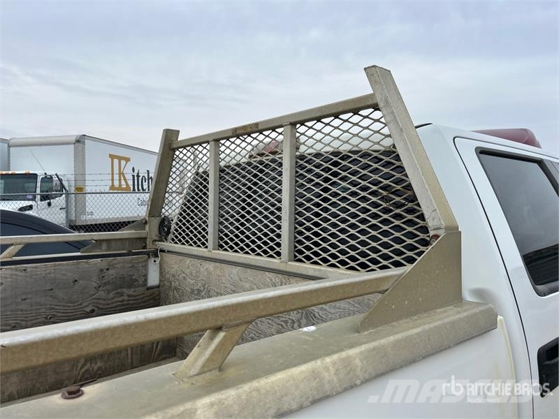 Ford F-150 XLT 4x4 Crew Cab Pickup (Inoperable) أخرى