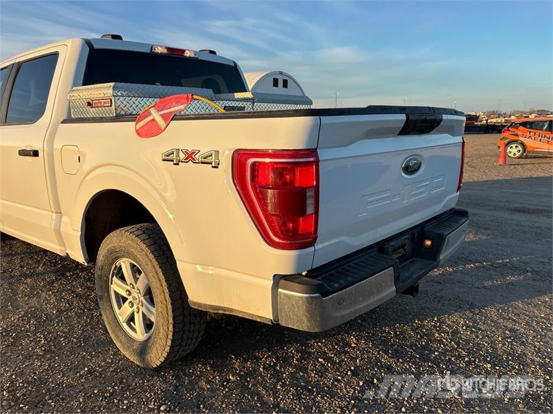 Ford F-150 XLT 4x4 Crew Cab Pickup أخرى