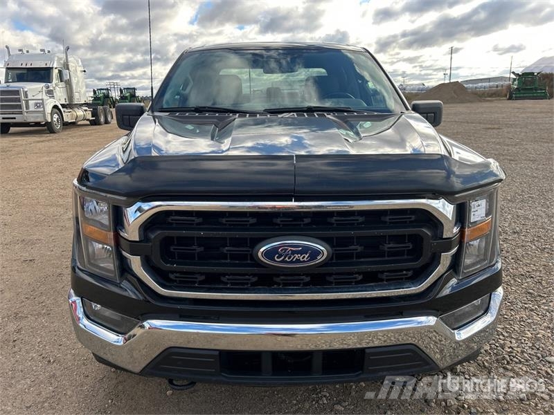 Ford F-150 XLT 4x4 Crew Cab Pickup Muu