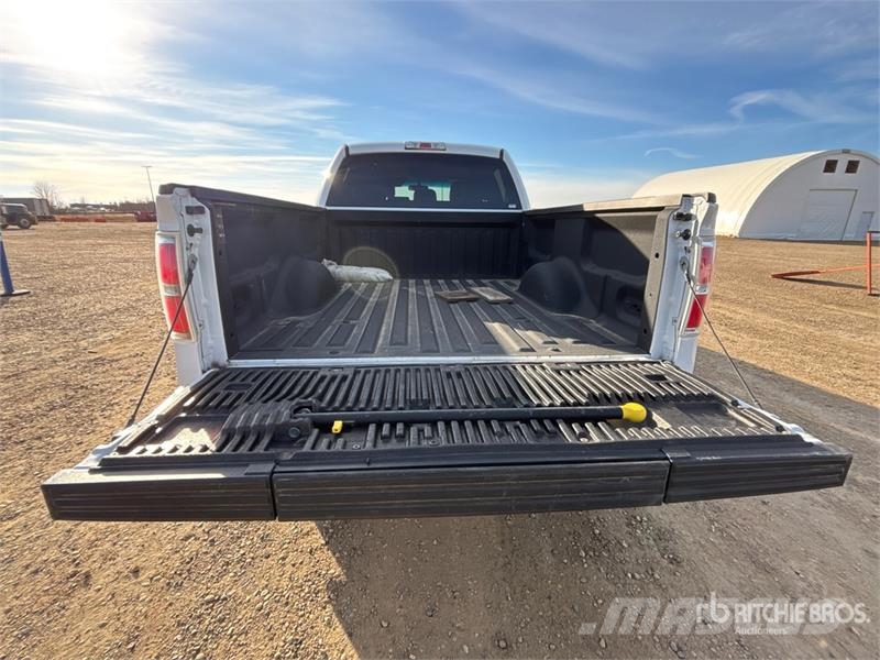 Ford F-150 XLT 4x4 Crew Cab Pickup Muu