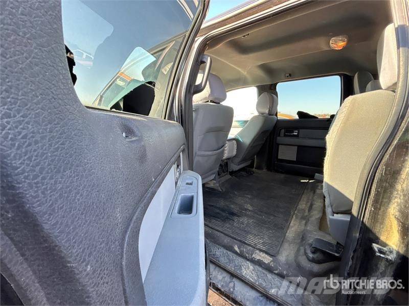Ford F-150 XLT 4x4 Crew Cab Pickup Muu